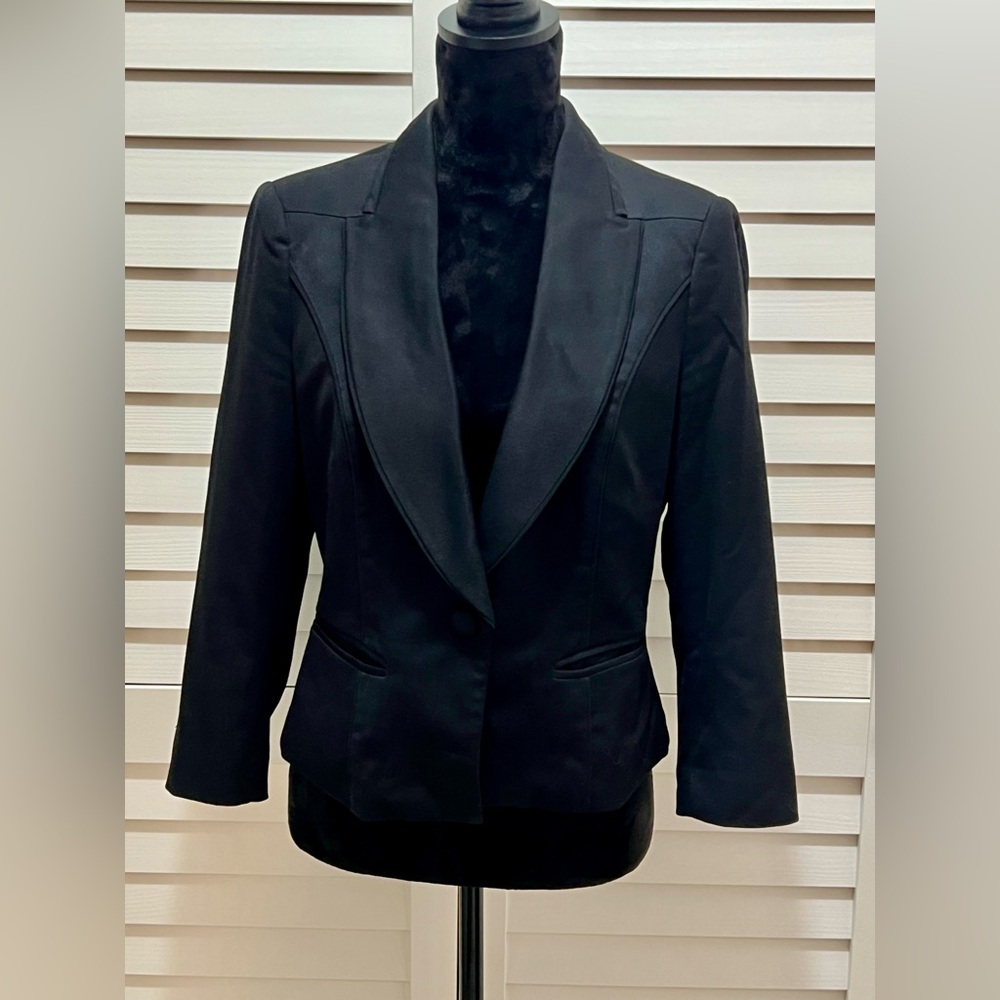 EUC Black White House Black Market WHBM Single Button Blazer Sz 10